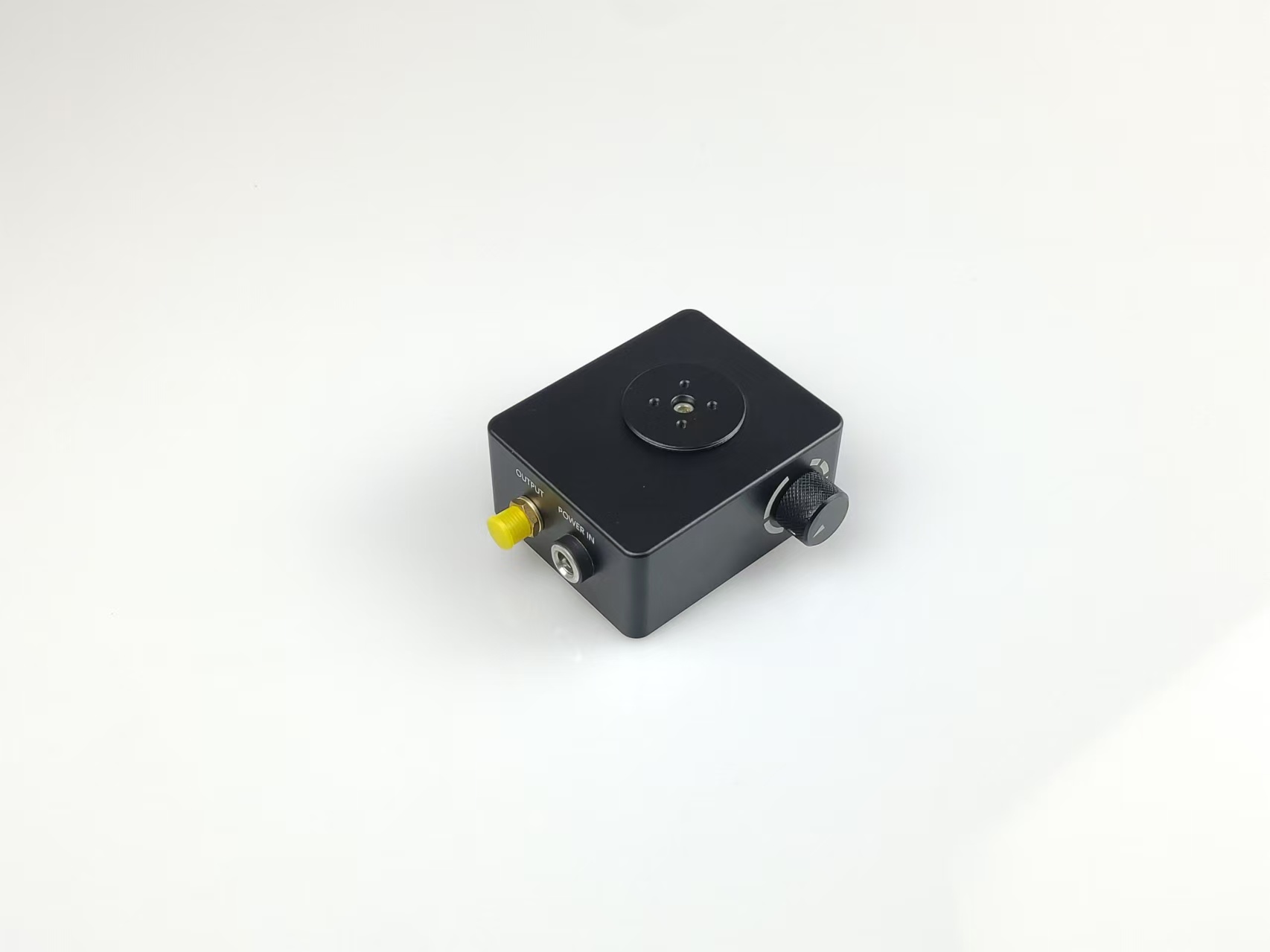 雪崩光電探測器(APD)設(shè)計用于提供比標...