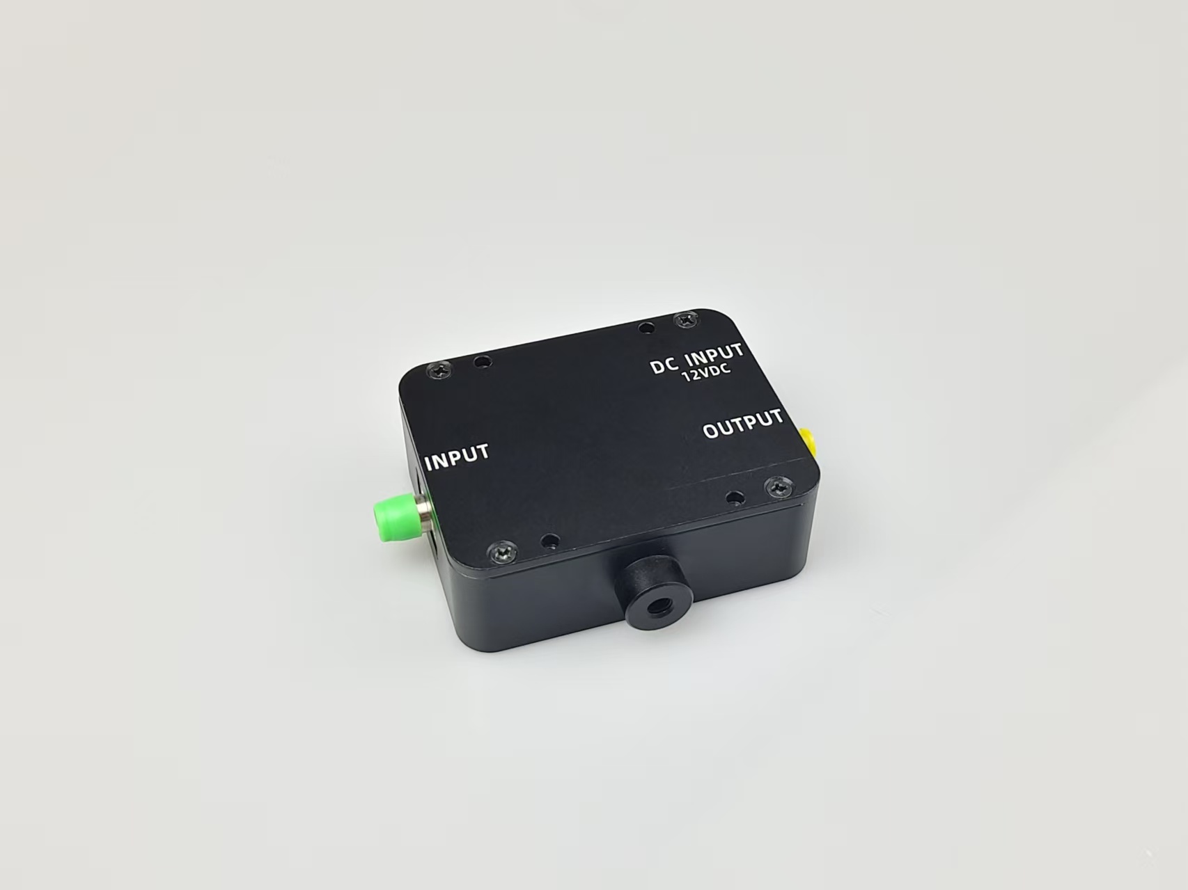 PD13是一種交直流獨(dú)立輸出的光電探測(cè)器，可與光學(xué)系統(tǒng)中的FC連接光纜一起使用，交流/直流 (AC/DC) 獨(dú)立輸出，支持4/8/16通道定制。