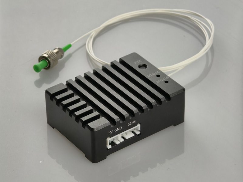 1060nm SLD 激光器模塊 光譜寬度40nm  光功率5mW，適合用于光學(xué)相干斷層掃描（OCT），光纖陀螺儀，光學(xué)測(cè)試與儀器，其他光纖傳感應(yīng)用。