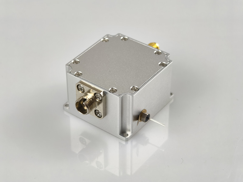 PD11 系列光電探測(cè)器是一款A(yù)C耦合的光電探測(cè)器。